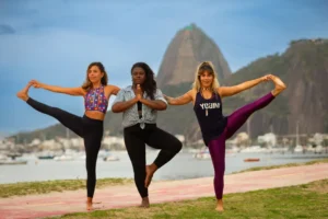 Mas o autocuidado verdadeiro não é aquele de fotos perfeitas com máscara facial e velas acesas.
