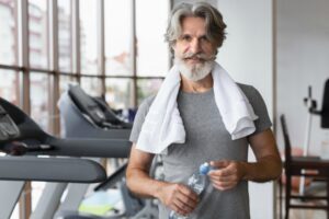 como o homem moderno está redefinindo a ideia de força através do autocuidado físico e emocional. Uma reflexão sobre saúde