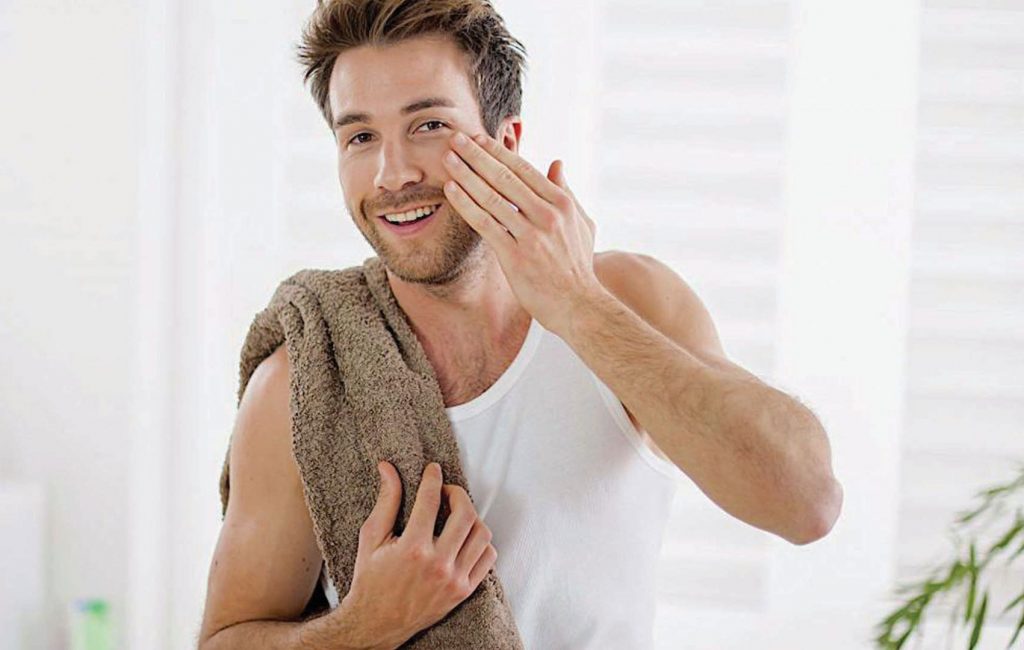 como o homem moderno está redefinindo a ideia de força através do autocuidado físico e emocional. Uma reflexão sobre saúde