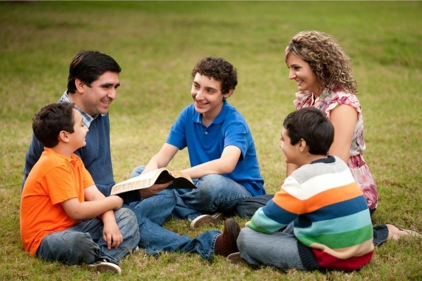 Descubra como a família que forma caráter constrói valores sólidos, fortalece princípios e prepara filhos para um futuro íntegro