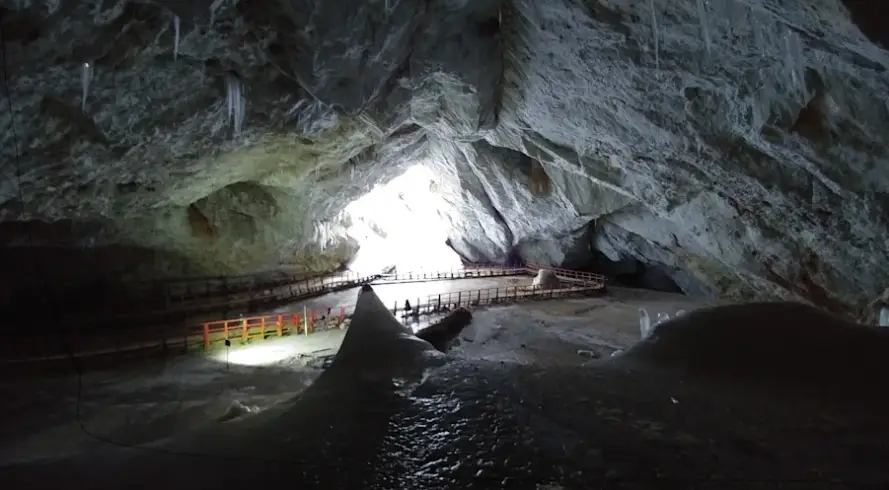 Bactéria de 5 mil anos isolada no gelo preocupa cientistas? Entenda os riscos reais, o que dizem especialistas e se há perigo