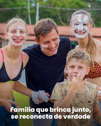 Descubra como a família que ri de tudo transforma desafios em leveza e fortalece os laços através do humor e da cumplicidade.
