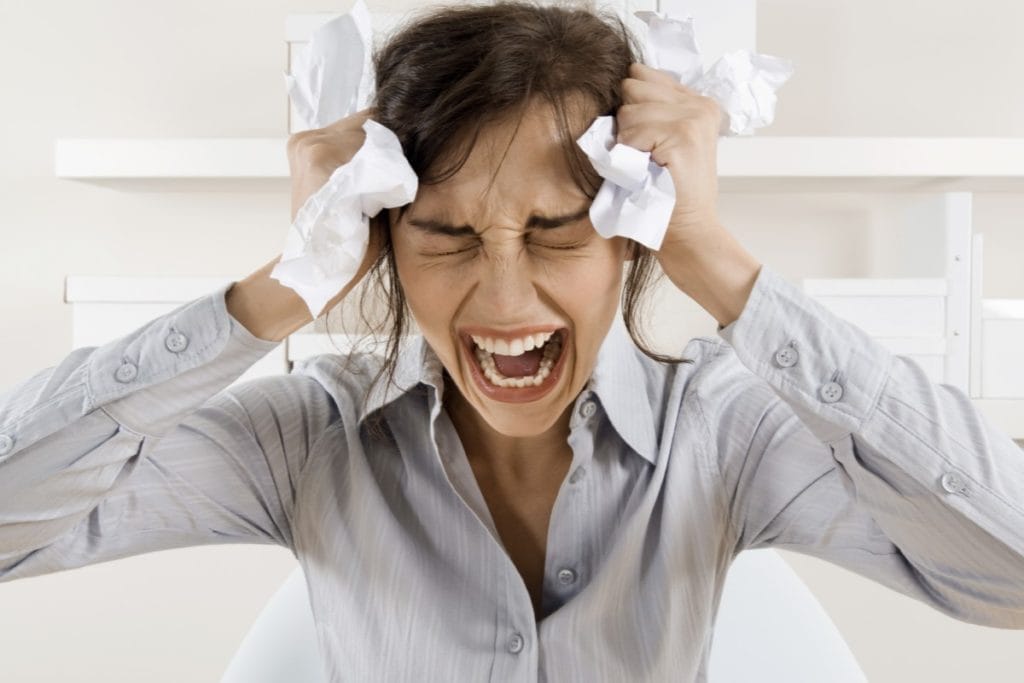 Entenda por que as pessoas estão cada vez mais estressadas, os impactos do estresse no corpo e como ter uma vida mais equilibrada.