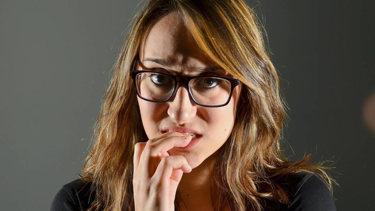 Saiba como identificar os primeiros sinais de ansiedade, entender seus impactos e práticas simples para evitar que ela domine sua vida.