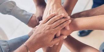 Descubra como a família que aprende a recomeçar enfrenta mudanças com coragem, fortalece vínculos e transforma dificuldades em aprendizado.