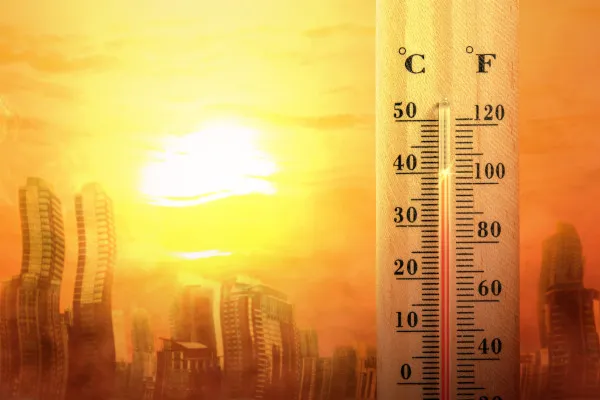 Entenda por que as ondas de calor e os eventos climáticos extremos estão se tornando mais frequentes, seus impactos no Brasil e como podemos nos preparar.