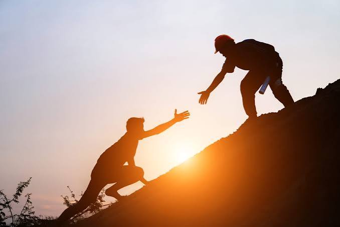 Descubra por que a solidariedade é essencial nos tempos modernos e como pequenas atitudes podem transformar vidas, fortalecer comunidades e promover uma sociedade mais humana.