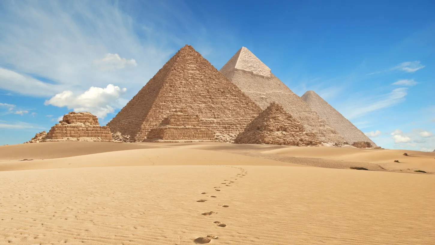 Conheça a história das Grandes Pirâmides do Egito, descubra como foram construídas, quem eram os faraós de Gizé e por que essas obras continuam fascinando o mundo há mais de 4.500 anos.