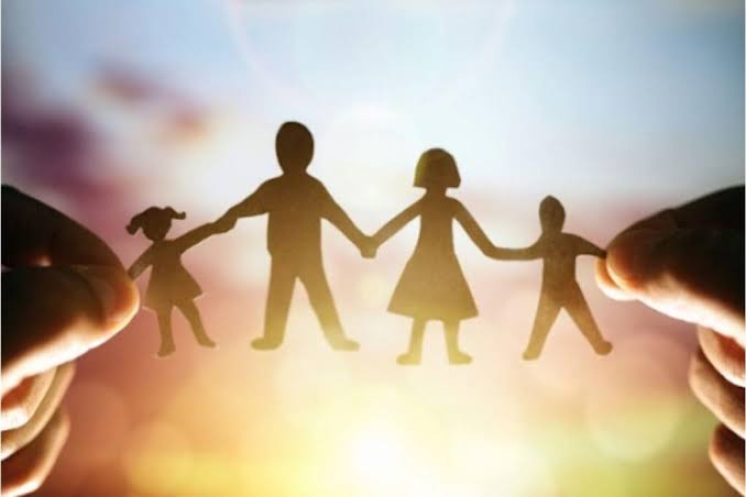 Descubra como a família que constrói um futuro melhor fortalece valores, incentiva o diálogo e prepara as próximas gerações para uma vida de respeito, amor e oportunidades.