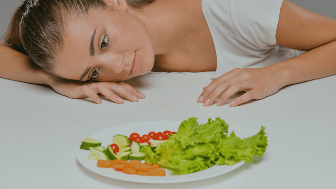 Dietas radicais prometem emagrecimento rápido, mas podem causar deficiências nutricionais, perda muscular e outros problemas. Entenda os riscos.