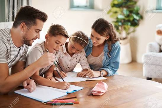 Descubra como uma família que aprende junto fortalece vínculos, estimula a curiosidade e transforma conhecimentos e experiências em crescimento para todos.