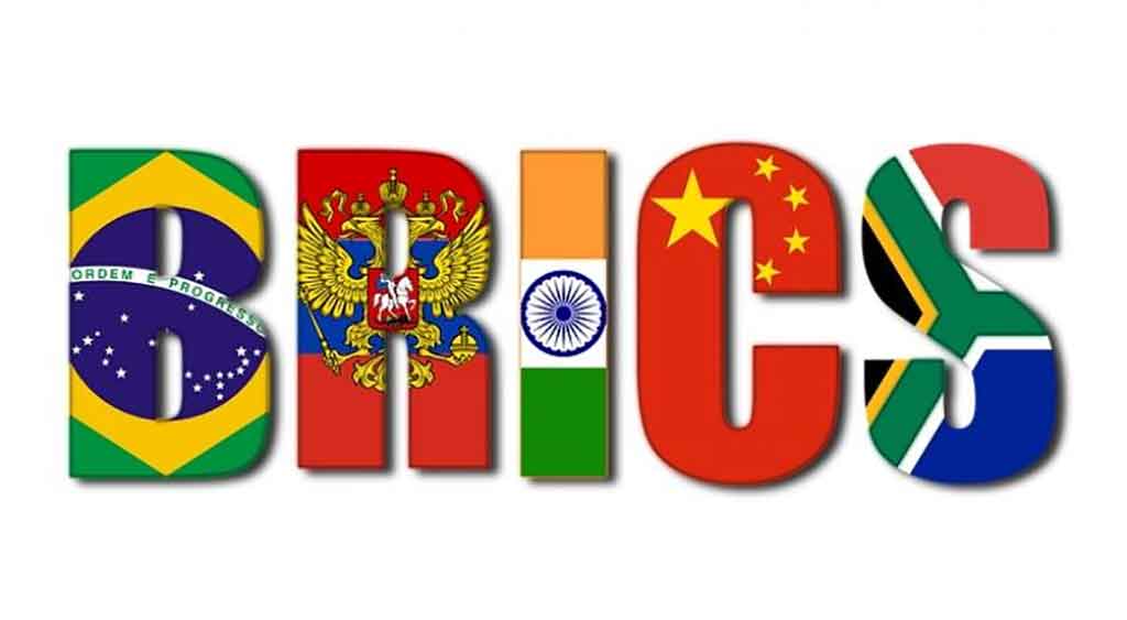 Entenda o que é BRICS, quais países participam, seus objetivos e como o grupo pode influenciar a economia brasileira, o dólar e os investimentos.